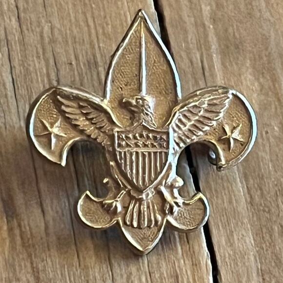 Vintage Boy Scouts Of America Eagle Bird Lapel Pin. Gold Tone PAT. 1911 - Picture 1 of 3